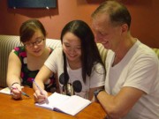 Tin tức - Bạn trẻ Đà Nẵng dạy tiếng Việt miễn phí cho người ngoại quốc