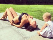 Bà bầu - Vóc dáng sau sinh khiến ai cũng ghen tỵ của 'nữ hoàng yoga'