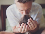 Làm mẹ - Xúc động cha mẹ đón con ung thư chào đời mà không cứu được