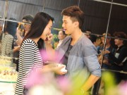 Làng sao - Huỳnh Anh chăm sóc bạn gái chu đáo tại sự kiện