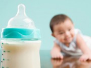 Làm mẹ - Lỗi pha sữa công thức sai mẹ “hại” con chậm lớn