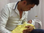 Làm mẹ - Mẹ bỏ đi, bố xin sữa nuôi con từ vài ngày tuổi