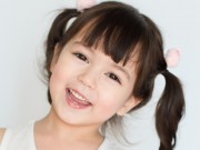 Làm mẹ - Mẹ khéo chăm từ bé, răng con trắng đều tăm tắp