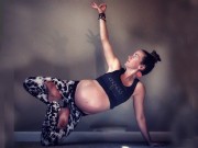 Bà bầu - “Thót tim” với những tư thế yoga của mẹ bầu 9 tháng