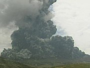 Tin tức - Clip núi lửa lớn nhất Nhật Bản phun trào dữ dội