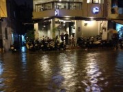 Tin tức - TP.HCM: Nhiều tuyến đường ngập nặng sau mưa