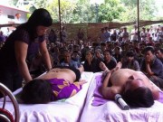 Tin tức - Cô Phú đi trên lưng người bệnh để đoàn kiểm tra chứng kiến