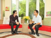 Xem & Đọc - Hà Trí Quang bảnh bao bên MC Quyền Linh