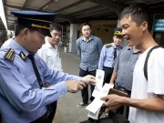 Mua sắm - Giá cả - Hết cảnh vạ vật, lụy “cò” mua vé tàu Tết