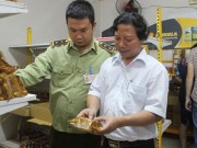 Mua sắm - Giá cả - Hà Nội: Nhiều loại bánh trung thu, bánh dẻo “mù” xuất xứ
