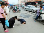 Tin tức - Trung Quốc: Chụp ảnh xong mới cứu người vì sợ bị ăn vạ