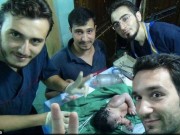 Tin tức - Syria: Bé gái chào đời với mảnh bom cắm vào đầu