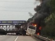 Tin tức - Tai nạn xe bus kinh hoàng ở TQ, 22 người thiệt mạng