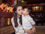 Làng sao - Con trai Diệp Bảo Ngọc lên chùa dâng hương cùng mẹ