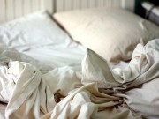 Nhà đẹp - 6 sai lầm các mẹ thường mắc khi giặt ga trải giường