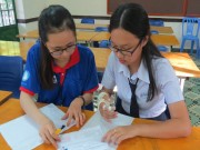 Tin tức - Thí sinh nữ gãy tay được người khác chép bài giúp