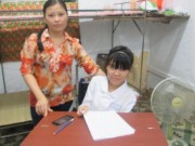 Tin tức - Nữ sinh ngồi xe lăn từng khóc để… xin đi học