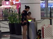 Làm mẹ - Những hình ảnh xấu xí khi mẹ Việt cho con 'tè bậy' nơi công cộng