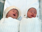 Bà bầu - Sự trùng hợp khi sinh con “không thể tin nổi” của cặp chị em song sinh