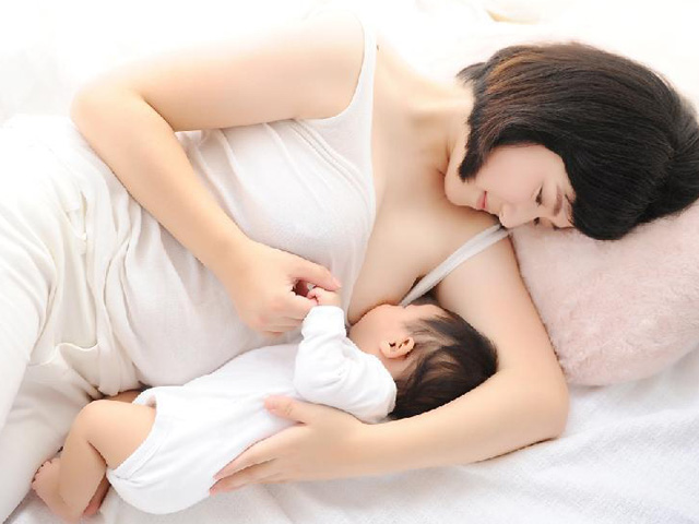 Những ám ảnh khiến mẹ sau sinh sợ cho con bú