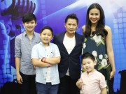 Làng sao - 3 quý tử nhà Bằng Kiều theo Dương Mỹ Linh đi cổ vũ bố