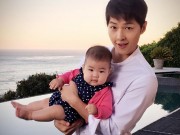 Làng sao - Song Joong Ki lộ ảnh bế con gái phúng phính của Chương Tử Di