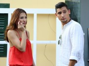 Làng sao - Bất chấp tin đồn, bạn nhảy Tây vẫn "tháp tùng" bà bầu Hồng Quế đi diễn