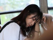 Clip Eva - Video: Cô gái đẹp như thiên thần hát trên xe bus