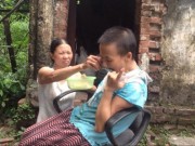 Eva tám - Xúc động hình ảnh người chị dâu chăm sóc em chồng tật nguyền