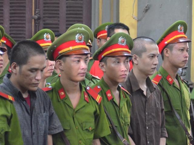 Tin tức 24h nổi bật: Vũ Văn Tiến đứng không vững khi tòa tuyên y án tử hình