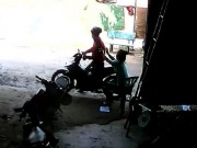 Tin tức - TP. HCM: Cô gái bị cướp giật iPhone và bị đánh giữa đường