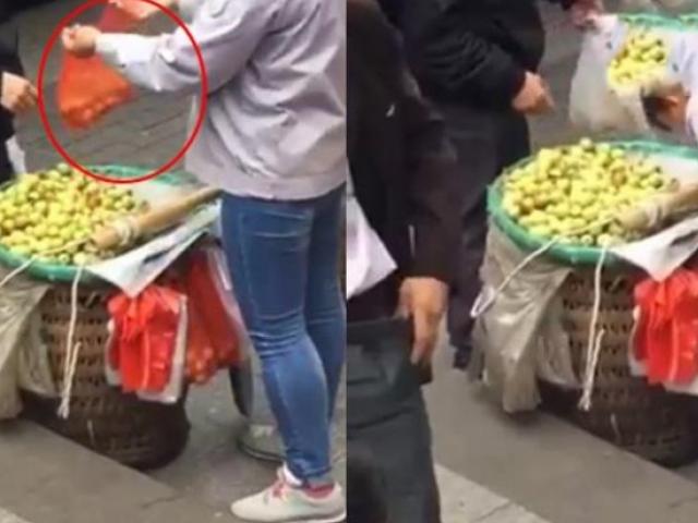 Video lật tẩy chiêu trò gian lận bán hàng của tiểu thương Trung Quốc