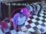 Clip Eva - Video: Nữ quái trộm đồ rồi nhét vào "chỗ kín"