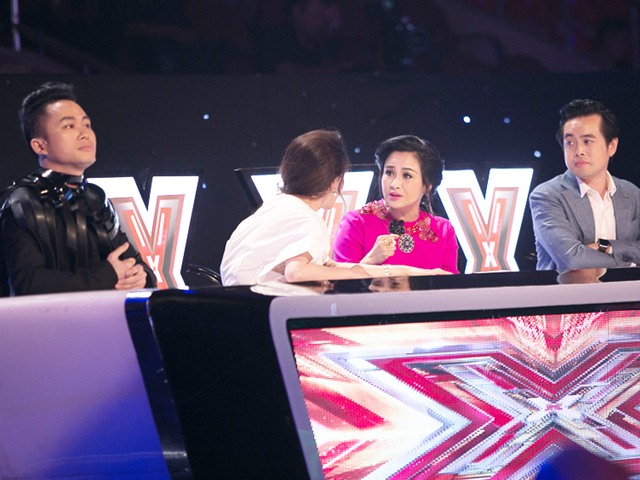 X-Factor 2016: Tùng Dương bực tức, phản đối gay gắt bài hát của Dương Khắc Linh ngay trên sóng trực tiếp!