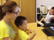 Làng sao - Quý tử nhà Đan Lê vẫn tinh nghịch dù bị bó bột ở chân