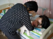 Nuôi con - 8 kiểu người nên mạnh dạn từ chối cho bế, hôn con nhỏ
