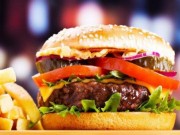 Sức khỏe - Cha ăn nhiều thức ăn nhanh, con gái dễ bị ung thư vú?