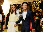 Làng sao - Hoắc Kiến Hoa nắm chặt tay Lâm Tâm Như trong tiệc trước đám cưới