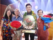 Làng sao - Quý Bình vui sướng bên bố mẹ khi đăng quang cuộc thi hát