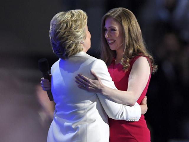 Bà Hillary Clinton là người thế nào qua lời kể của con gái?