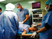 Làm mẹ - Ảnh chân thực về “cơn bão” triệt sản ở Venezuela do thiếu hụt bao cao su