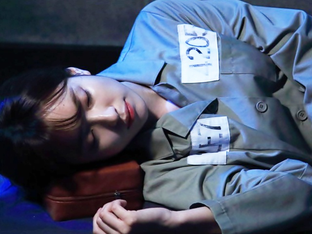 Xem trước Hai thế giới tập 7: Bạn gái Lee Jong Suk hớn hở sống trong... tù