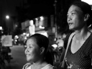 Clip Eva - Video: Xót thương cô bé 9 tuổi vất vả mưu sinh nuôi cả gia đình