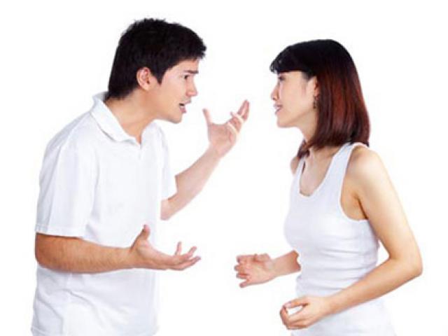 Chồng cuồng ghen vì vợ mặc váy ngắn đi làm