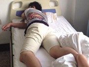 Bà bầu - Đưa vợ đi đẻ, chồng hoảng hốt vì bị lôi vào phẫu thuật trĩ