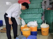 Mua sắm - Giá cả - Phát hiện cơ sở dùng thùng sơn bẩn đựng nguyên liệu sản xuất bánh trung thu
