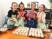 Thời trang - Team Lan Khuê làm bánh trung thu tặng trẻ em nghèo