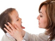 Sức khỏe - Những sai lầm nguy hiểm cha mẹ hay mắc phải khi con hóc dị vật