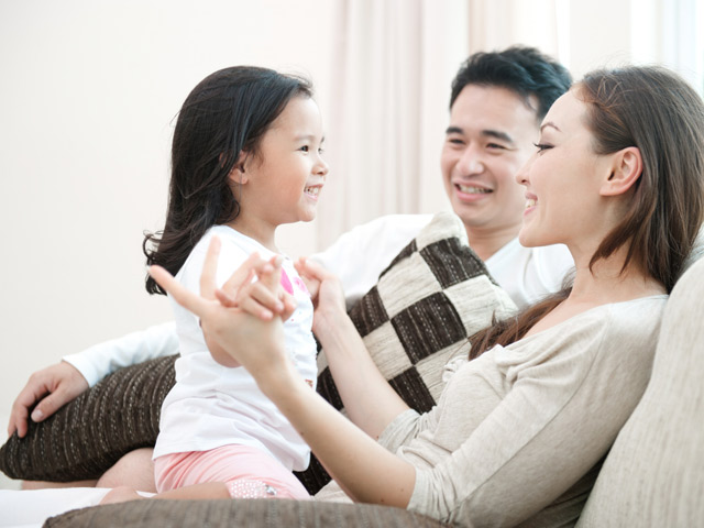 Thay vì khen con Tốt lắm, cha mẹ nên thay đổi cách động viên