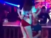 Clip Eva - Bạn gái nổi giận vì bạn trai đắm đuối với vũ nữ sexy ở hộp đêm